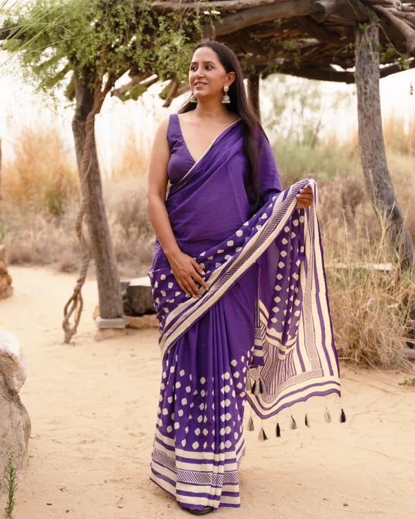 Violet_Cotton_Dot_H_Block_Printed_Mul_Saree_With_Tassels_For_Women